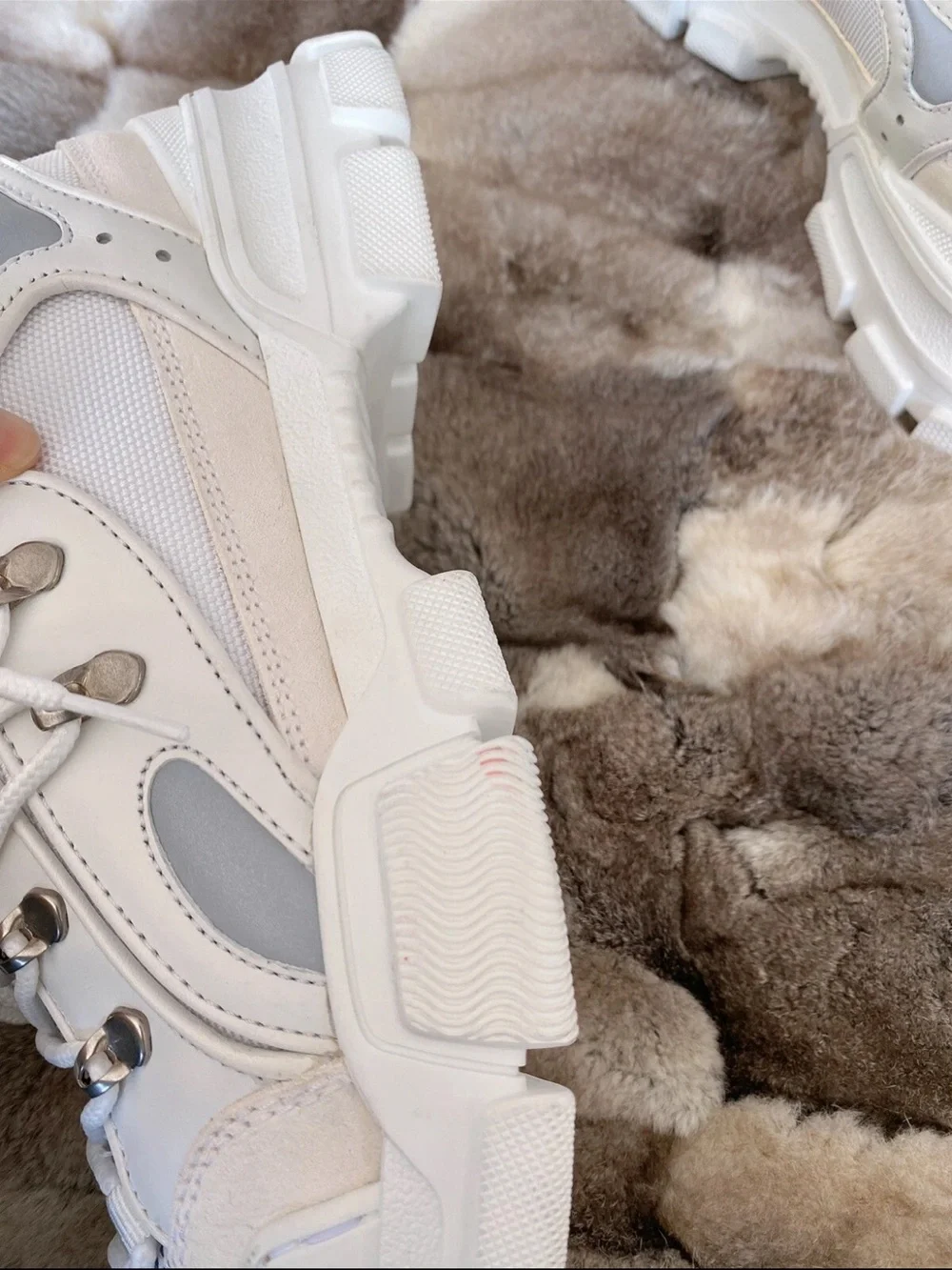 Gucci men's white Logo lace-up sneakers  size 10